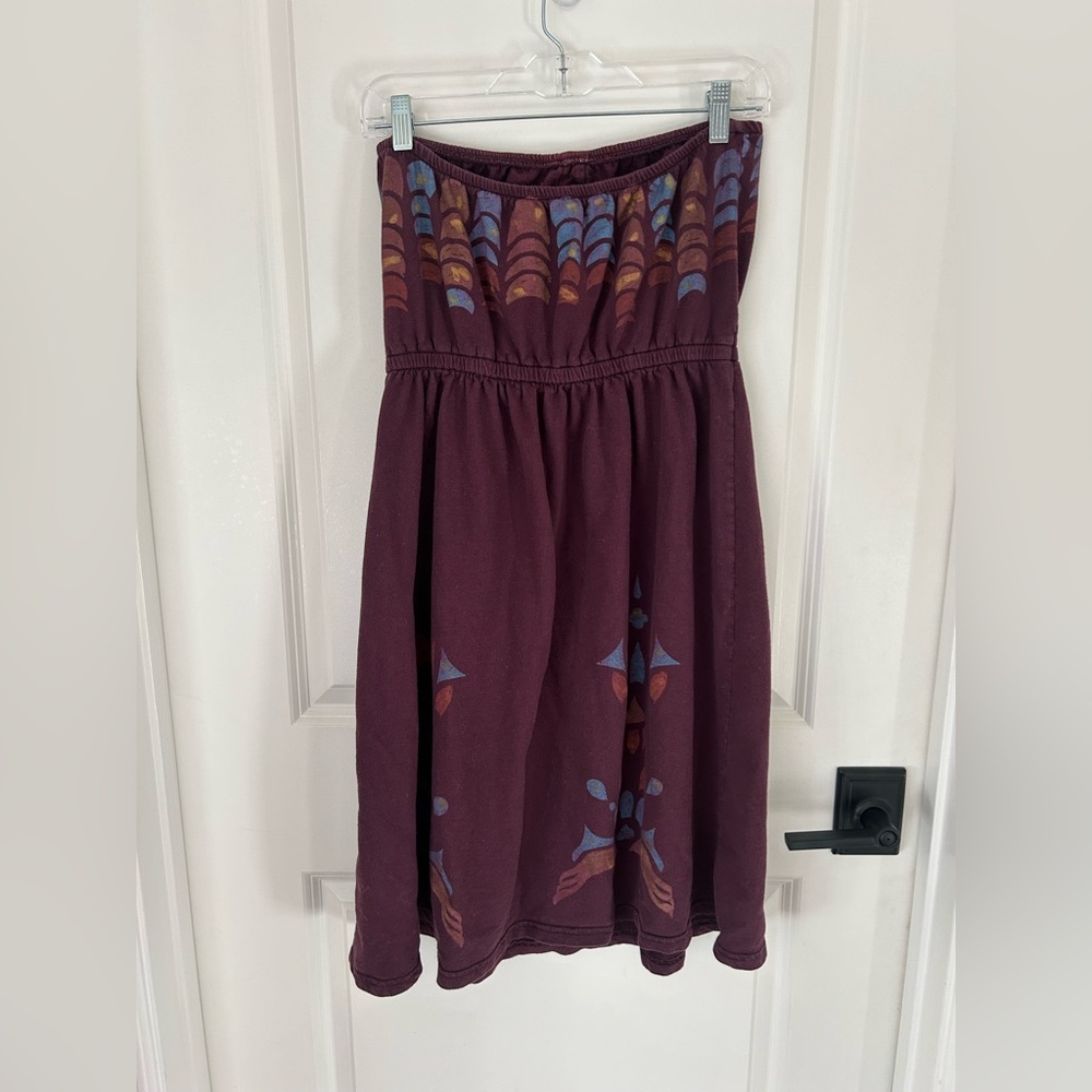 Scrapbook Strapless Maroon Dress with Blue and Rust Details - Picture 4 of 8